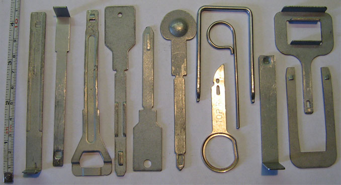 Как снять штатную автомагнитолу